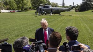 Trump anuncia que hará públicos documentos «muy interesantes» sobre ovnis | elperiodico.com