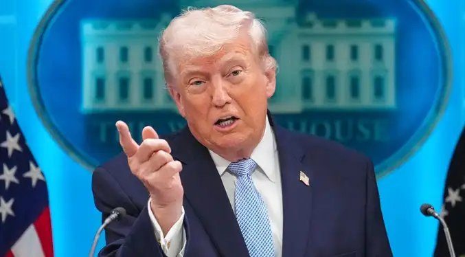 Trump arremete de nuevo contra León XIV tras desavenencias públicas en torno a la guerra en Irán