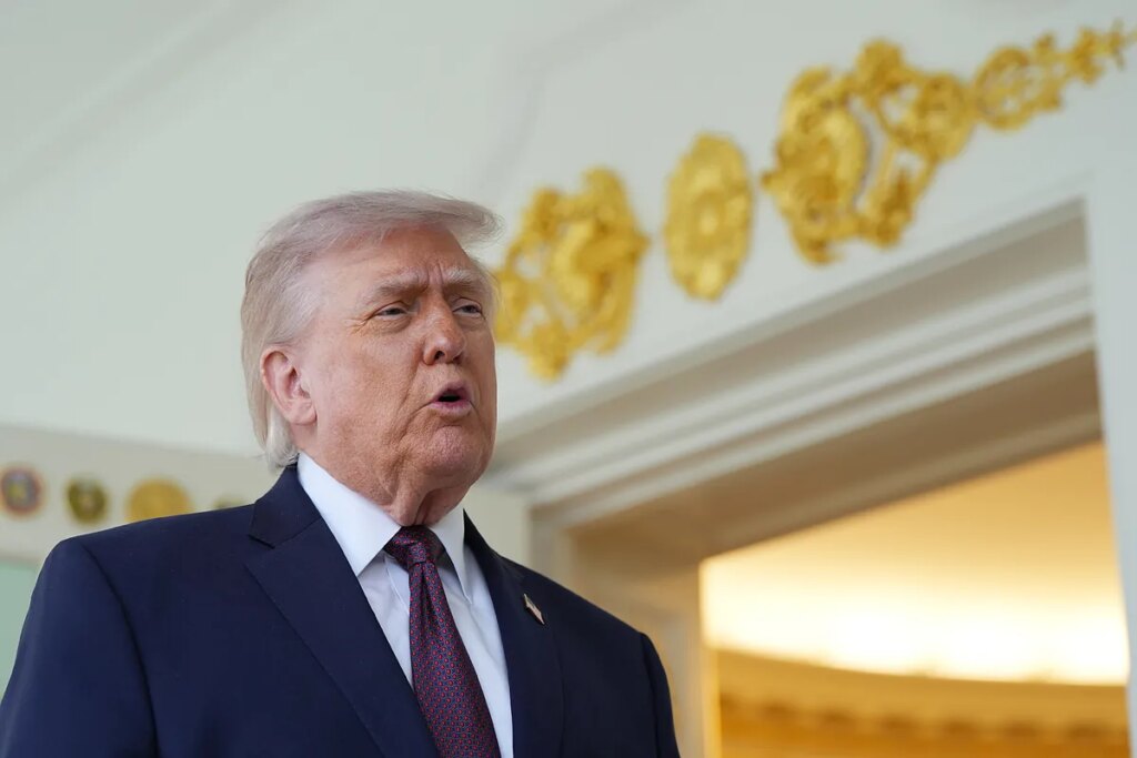Trump critica de nuevo al Papa: "¿Le pueden decir que Irán ha matado a 42.000 inocentes?"
