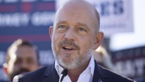 Trump da su respaldo a un amigo excomentarista de FOX para gobernador de California: ¿De quién se trata?