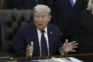 Trump dice que "nunca debería permitirse a nadie utilizar un arma nuclear" | elperiodico.com
