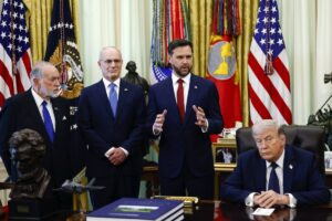 Trump dice que sigue recibiendo «millones» de barriles de petróleo venezolano y reitera respaldo al interinato