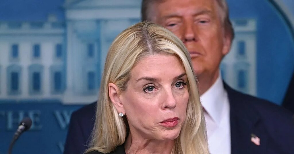 Trump fulmina a la fiscal general de Estados Unidos, Pam Bondi