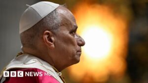 Trump lanza un fuerte ataque contra el papa León XIV por sus críticas a la guerra en Irán, y este responde que «no le tiene miedo»