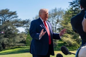 Trump «ordena» el bloqueo naval del Estrecho de Ormuz para que ningún buque pueda atravesarlo | elmundo.es