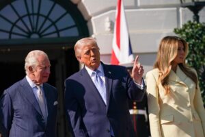 Trump recibe a Carlos III para tomar el té y le muestra la nueva colmena de la Casa Blanca