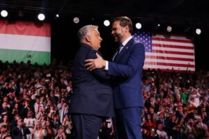 Trump se distancia de Orbán tras su derrota y elogia al futuro primer ministro húngaro, Péter Magyar | elperiodico.com