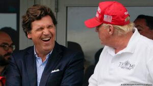 Tucker Carlson admite que apoyar a Trump «le atormenta»