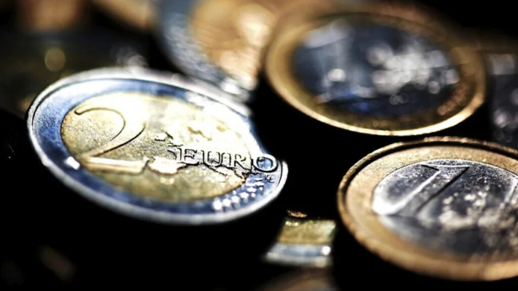 Un cliente lleva al banco 750 euros en monedas de un céntimo para pagar una multa y acaba recibiendo una lección para toda la vida: “Cuidado con las chulerías”