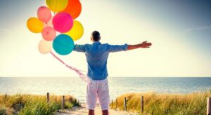 Un especialista explica por qué la felicidad no aparece cuando desaparecen los problemas, sino antes: «Se vive en presente o no se vive»