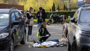 Un hombre abre fuego en plena calle de Kiev y deja dos muertos y cinco heridos antes de atrincherarse en un supermercado | elperiodico.com