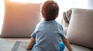 Un signo sutil del autismo en niños es no buscar la mirada del adulto ante algo llamativo