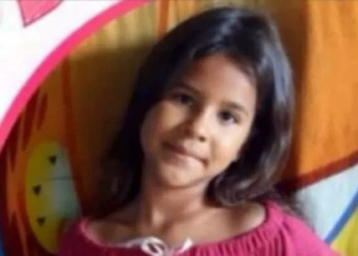 Una niña de 8 años muere al caerle un árbol encima