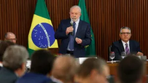 Una treintena de ministros, gobernadores y alcaldes renuncian en Brasil por elecciones – AlbertoNews