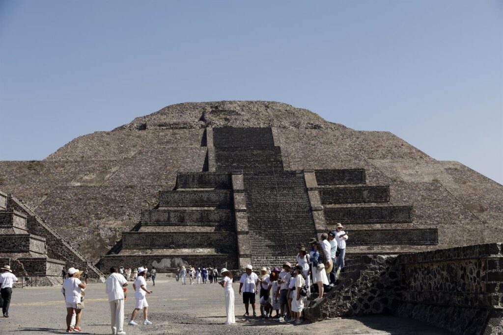 Una turista canadiense y un tirador mexicano muertos en un tiroteo en la pirámide de Teotihuacán (México)