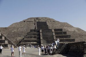 Una turista canadiense y un tirador mexicano muertos en un tiroteo en la pirámide de Teotihuacán (México) | europapress.es