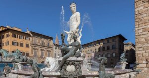 Una turista de despedida de soltera hace un reto sobre la fuente ‘Biancone’ de Florencia y le causa daños de 5.000 euros