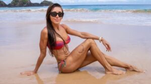 VIDEO: El impactante momento en que un tiburón mordió a una mujer que practicaba buceo