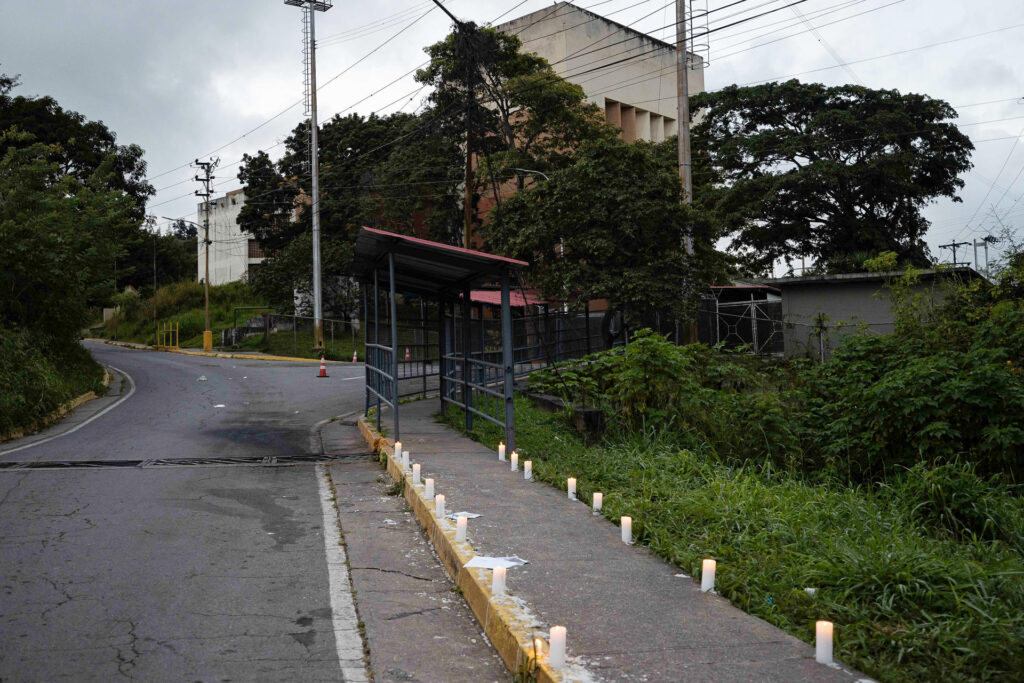 VIDEO: familiares de presos políticos denuncian detonaciones y despliegue militar en El Rodeo