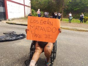 VIDEO: familiares exigen traslados ante reportes de presuntas muertes de reclusos en Yare III