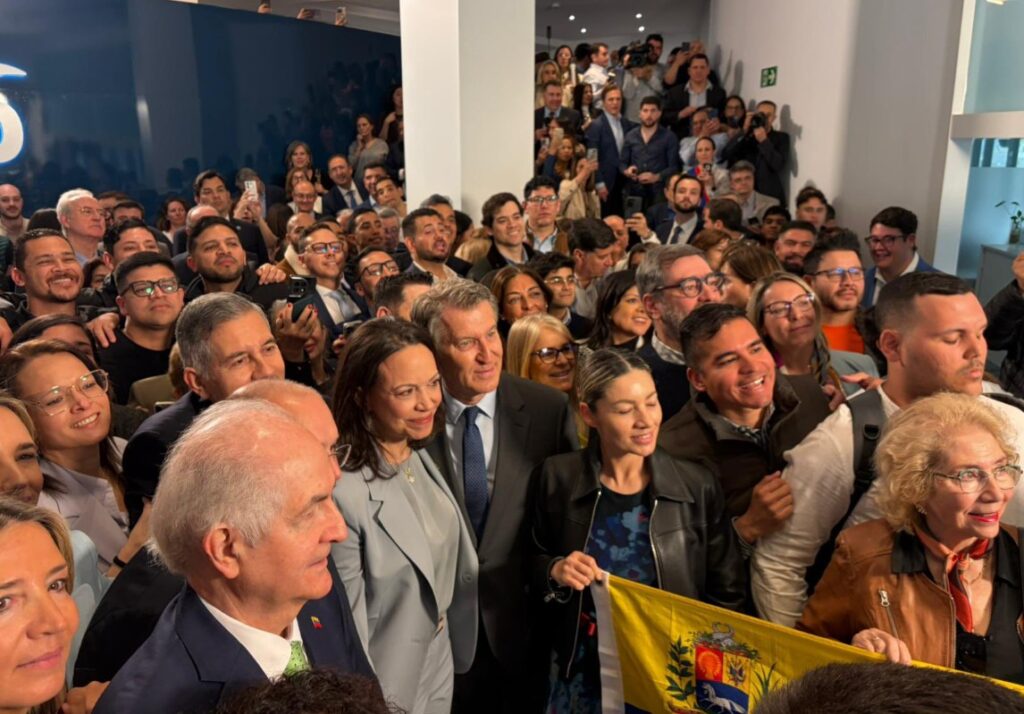 "Valiente": El firme elogio de Alberto Núñez Feijóo a María Corina Machado en su encuentro en Madrid