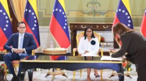 Venezuela firma acuerdo con Chevron para expandir operaciones