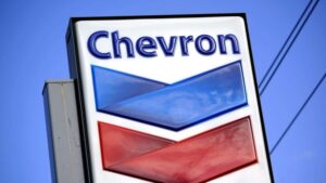 Venezuela firma acuerdo que expande operaciones de Chevron para la producción petrolera