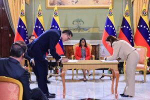 Venezuela firma acuerdos con dos empresas energéticas de Estados Unidos