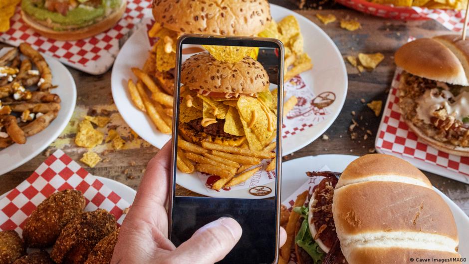 Ver comida en redes sociales podría reducir el apetito real