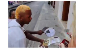Video: momentos de pánico vivió turista que fue acorralada por raperos en el Centro Histórico de Cartagena