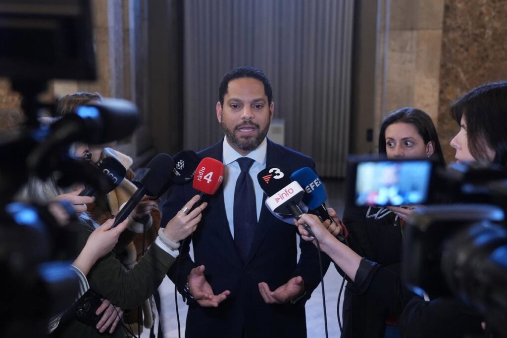 Vox acusa en una carta a Feijóo de dirigir "un ataque brutal" de "insidias" sobre "supuestas irregularidades"