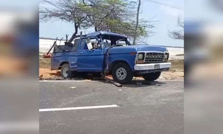 Vuelco de camioneta deja al menos 11 heridos en La Guajira