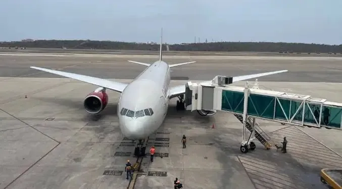 Vuelo de repatriación con 328 migrantes llega desde EEUU