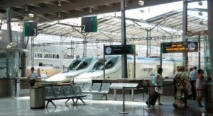Vuelve el AVE entre Málaga y Madrid tras tres meses, pero con menos trenes y 20 minutos más lentos