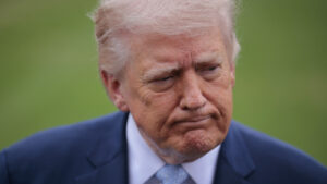 WSJ: Trump gritó a sus asesores «durante horas» tras el derribo de un caza de EE.UU. en Irán