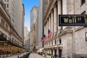 Wall Street cierra mixto, casi plano, pendiente del ultimátum de Trump a Irán – AlbertoNews