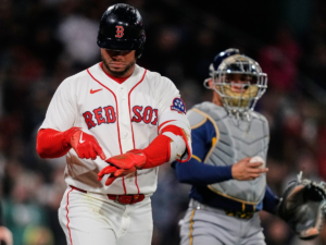 Willson Contreras molesto por nuevo pelotazo de Cerveceros