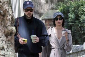 Zoë Kravitz y Harry Styles se habrían comprometido tras meses de relación