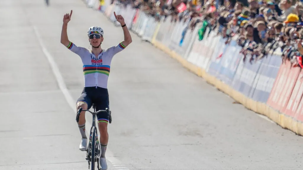 con su tercer éxito en Flandes, Pogacar acelera en la carrera hacia Merckx