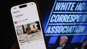 «¡Todos al suelo!»: así ha sido el intento de atentado a Trump en la cena de corresponsales de la Casa Blanca