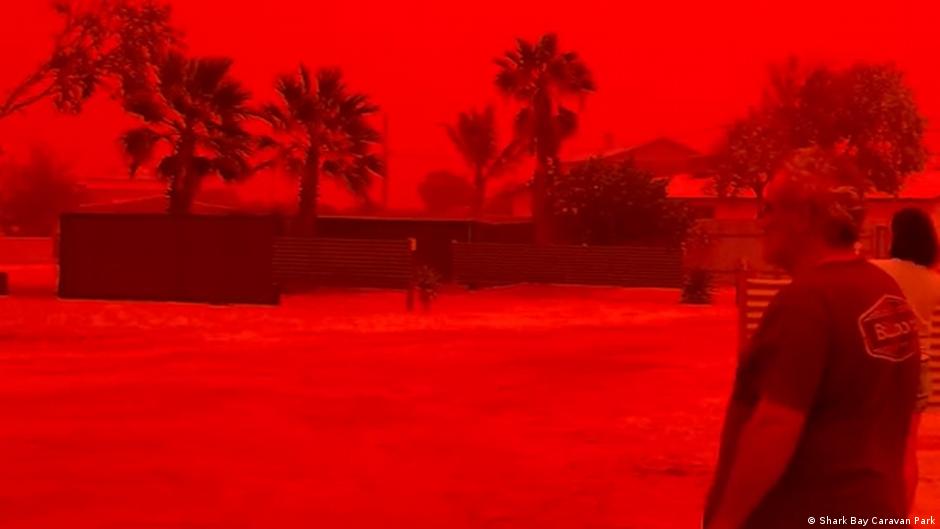 ¿Por qué el cielo se volvió rojo sangre en Australia?