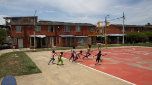 ¿Qué hay detrás de la muerte de un adolescente en el barrio de Cali donde hace seis años ocurrió la masacre de cinco menores en medio de cañaduzales?