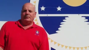 ¿Visionario o estafador? Dennis Hope, el estadounidense que se hizo millonario vendiendo parcelas de la Luna tras reclamar su propiedad en 1980