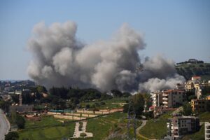 Última hora de la guerra de Estados Unidos e Israel contra Irán, en directo | Israel asegura haber matado al jefe de la fuerza de élite de Hezbolá en el primer bombardeo en Beirut en un mes