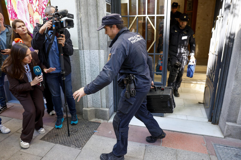 EEUU coopera con la Policía para seguir la pista de Zapatero en Venezuela