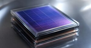 26,25% de eficiencia y 24.000 horas de vida: el inesperado contacto entre perovskitas 2D y 3D que podría revolucionar la energía solar