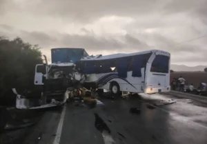 9 muertos y 20 heridos deja accidente vial