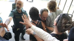 ACTIVISTAS EN BILBAO | Saar tacha a Sánchez de «hipócrita» por trato de la Ertzaintza a activistas de la Flotilla | elperiodico.com