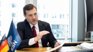 ALTERNATIVA PARA ALEMANIA | Alexander Sell, eurodiputado de AfD: «El euro es una catástrofe, el mercado común es una buena idea»