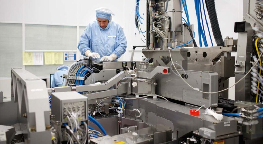 ASML y Tata Electronics se alían para impulsar la primera gran fábrica de chips de India